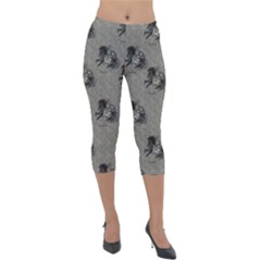 Awesome Steampunk Horse With Wings, Wonderful Pattern Lightweight Velour Capri Leggings  by FantasyWorld7