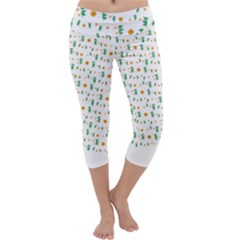 Daisy Flower T- Shirt Daisy Seamless Pattern - Daisy Flower, Floral Pattern T- Shirt Capri Yoga Leggings by maxcute