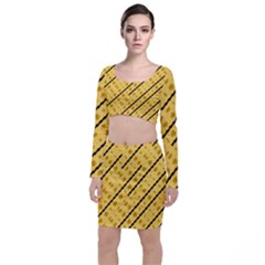Background Yellow Background Top And Skirt Sets by Ravend