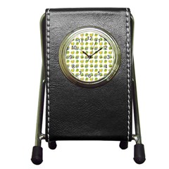 St Patrick s Day Background Symbols Pen Holder Desk Clocks by Simbadda
